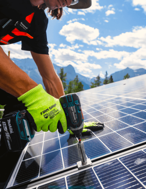 Zeno merchant is installing solar panel